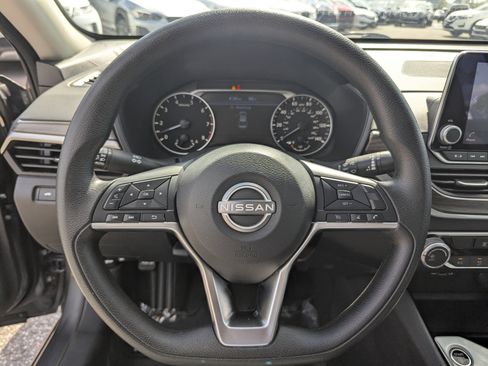 Certified 2024 Nissan Altima 2.5 SV FWD image 34