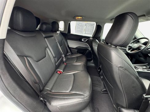 Certified 2022 Jeep Compass Latitude image 33
