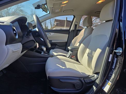 Used 2023 Kia Forte LXS image 13