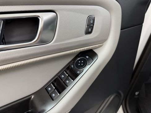 New 2025 Ford Explorer Active w/ Active Comfort Package image 10