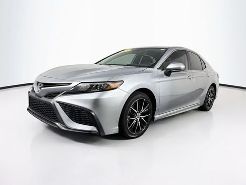 Used 2024 Toyota Camry SE FWD image 3