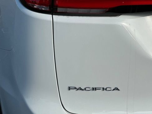 New 2026 Chrysler Pacifica Select image 6