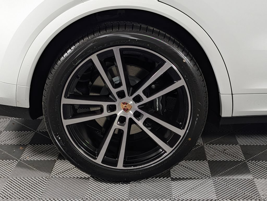 Certified 2026 Porsche Cayenne AWD/4WD image 13