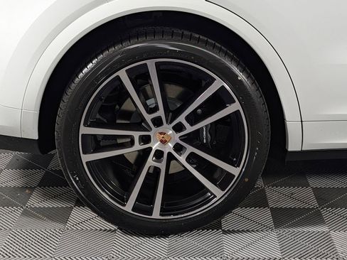 New 2026 Porsche Cayenne image 13
