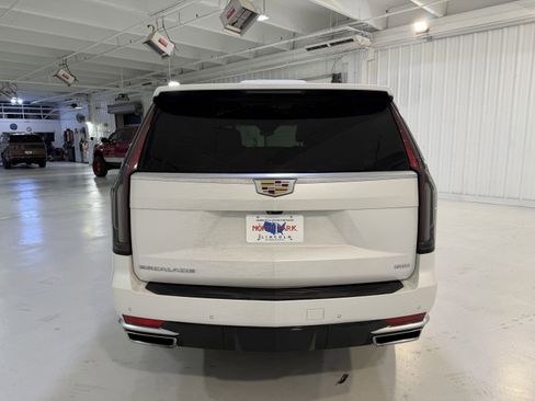 Used 2024 Cadillac Escalade ESV Premium Luxury w/ Performance Package image 4