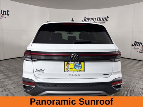 Used 2025 Volkswagen Taos SE w/ Panoramic Sunroof Package AWD/4WD image 6
