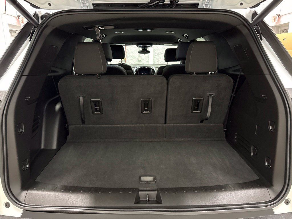 Used 2023 Chevrolet Traverse LT AWD/4WD image 37