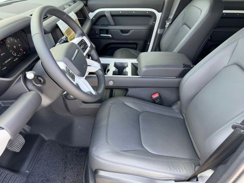 New 2026 Land Rover Defender 130 X-Dynamic SE image 9