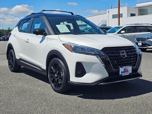 Used 2023 Nissan Kicks SR w/ SR Premium Package FWD image 1