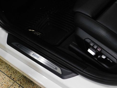 Used 2019 BMW 330i xDrive Wagon AWD/4WD image 27