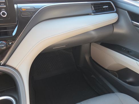 Used 2022 Toyota Camry LE image 31