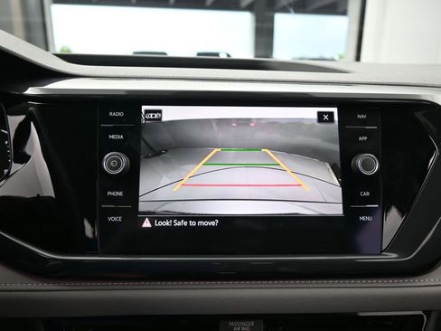 Used 2022 Volkswagen Taos SEL w/ Panoramic Sunroof Package image 21