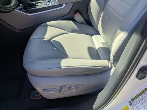 Used 2023 Toyota Highlander XLE AWD/4WD image 20