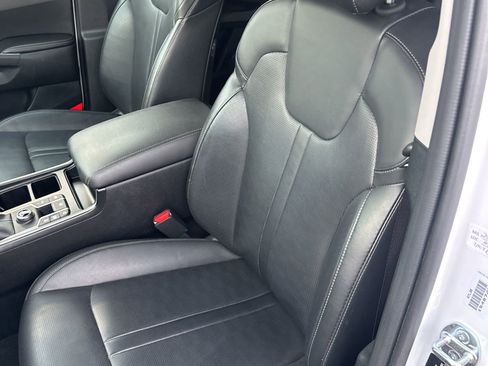 Used 2024 Kia Sorento S image 37