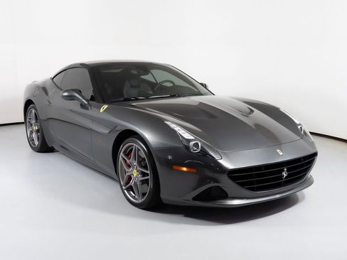 Used 2015 Ferrari California T RWD image 7