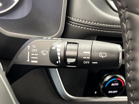 Used 2025 Nissan Rogue SV AWD/4WD image 40