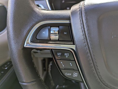 Certified 2020 Lincoln Continental AWD image 25