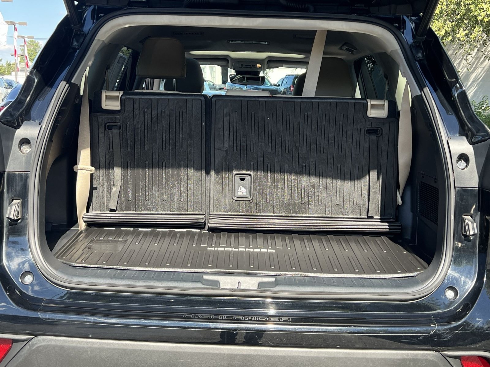 Used 2022 Toyota Highlander XLE AWD/4WD image 26