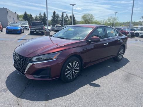 Certified 2023 Nissan Altima 2.5 SV w/ SV Premium Package image 3