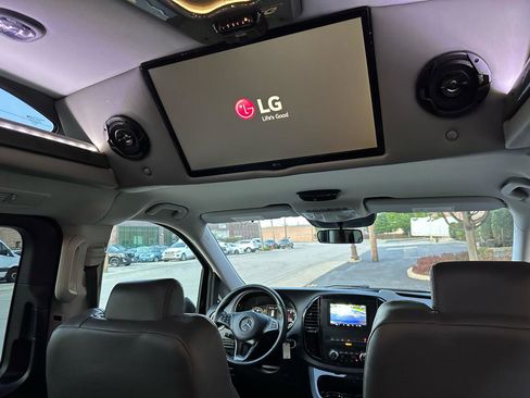 Used 2018 Mercedes-Benz Metris Passenger image 68