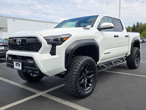 Used 2024 Toyota Tacoma TRD Off-Road w/ TRD Off Road Upgrade Package image 8