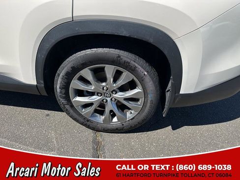Used 2024 Toyota Grand Highlander AWD image 13