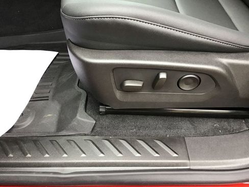 New 2025 GMC Canyon Elevation w/ Convenience Package image 14