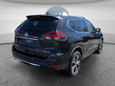 Used 2020 Nissan Rogue SV w/ Premium Package image 3