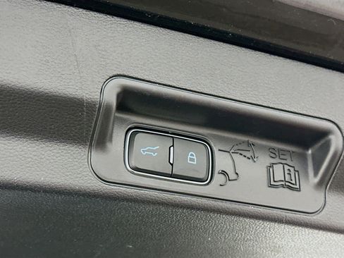 Used 2022 Ford Explorer XLT w/ Equipment Group 202A image 32