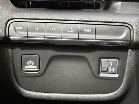 Certified 2022 Cadillac Escalade Premium Luxury image 34