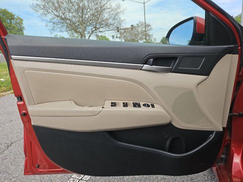 Used 2017 Hyundai Elantra Limited w/ Limited Tech Package 04 image 12