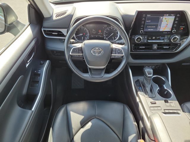 Used 2022 Toyota Highlander XLE AWD/4WD image 27