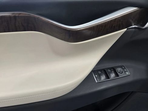 Used 2018 Tesla Model X 75D AWD/4WD image 11