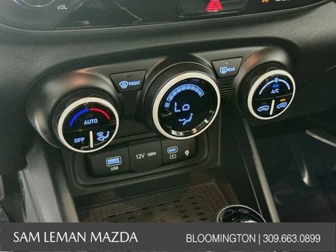 Used 2024 Hyundai Venue Limited FWD image 16