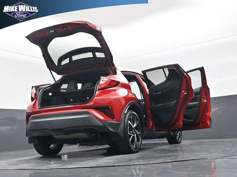 Used 2022 Toyota C-HR XLE image 29