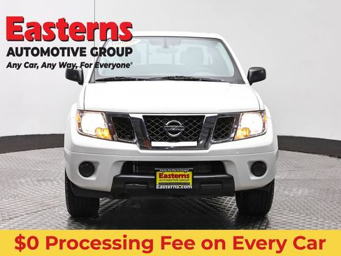 Used 2021 Nissan Frontier SV AWD/4WD image 2