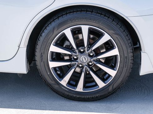 Used 2016 Nissan Altima 2.5 SV w/ Convenience Package FWD image 9