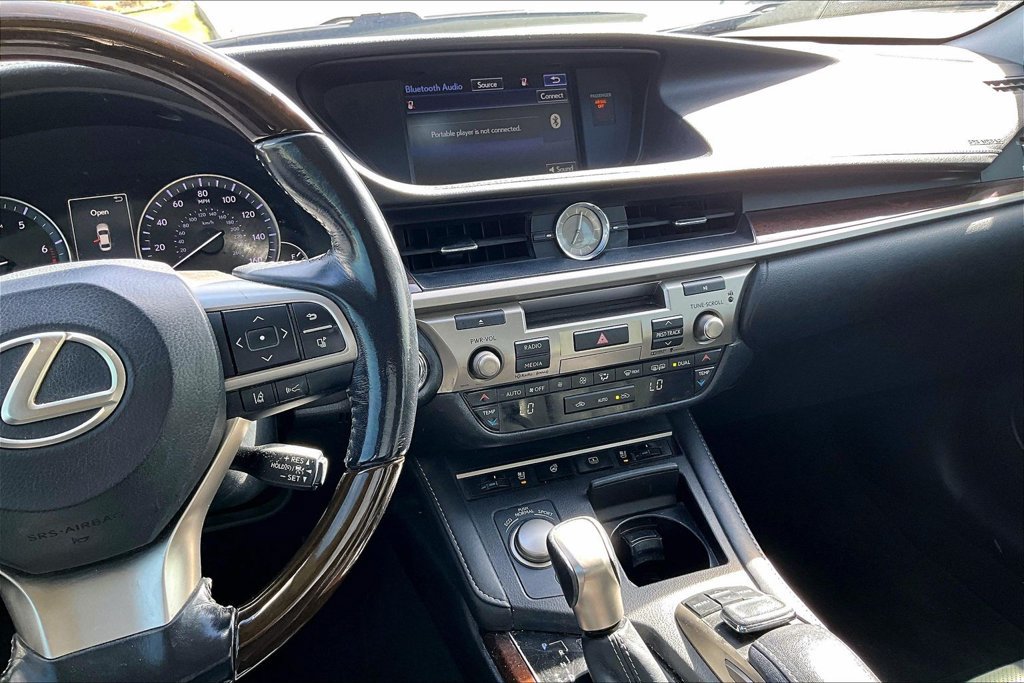 Used 2016 Lexus ES 350 w/ Luxury Package w/Wood Trim FWD image 8