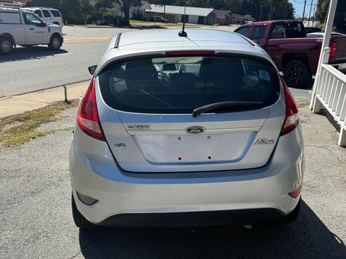 Used 2013 Ford Fiesta SE w/ Super Fuel Economy Pkg image 5