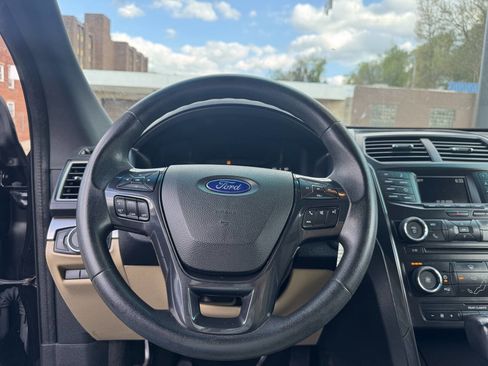 Used 2017 Ford Explorer 4WD w/ Class II Trailer Tow Package image 19