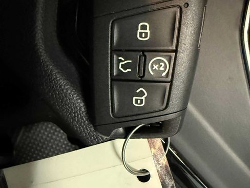 Certified 2023 Volkswagen Taos SE FWD image 36