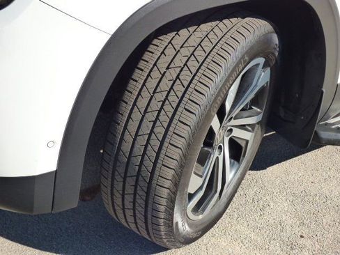 Used 2021 Volkswagen Atlas SEL Premium image 40