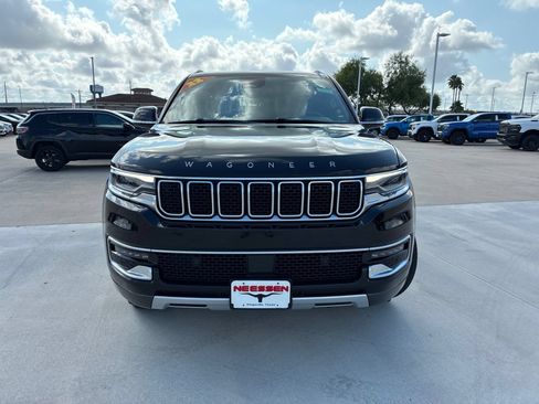 Used 2022 Jeep Wagoneer Series II w/ Premium Group I AWD/4WD image 2