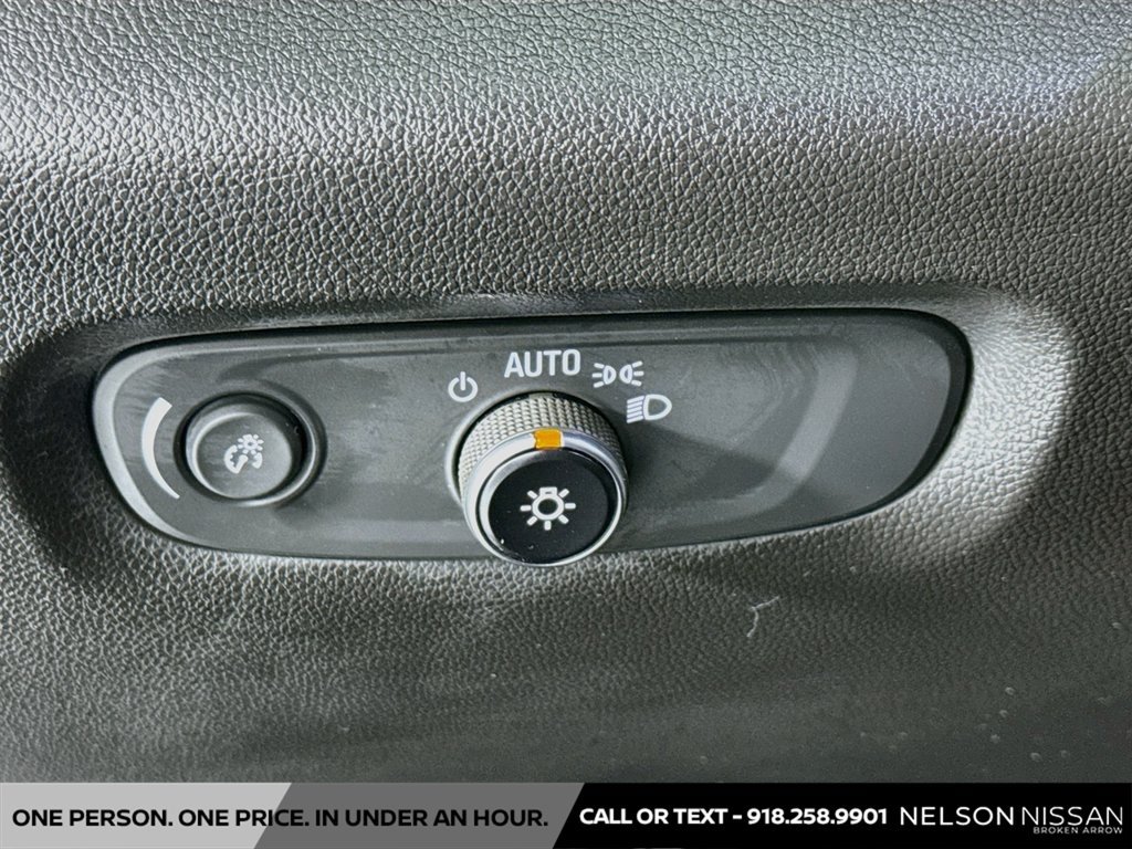 Used 2021 Chevrolet Traverse LS w/ LPO, Blackout Package FWD image 10