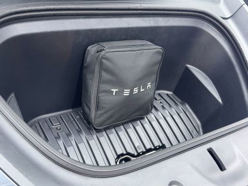 Used 2025 Tesla Model Y Long Range image 60