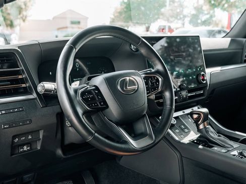 Used 2024 Lexus GX 550 w/ Cold Area Package AWD/4WD image 21