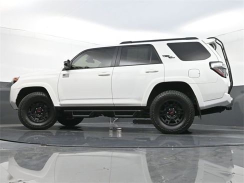 Used 2022 Toyota 4Runner TRD Off-Road Premium image 31