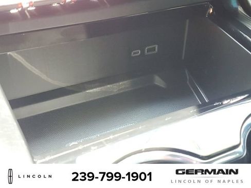 Used 2025 GMC Yukon XL AT4 w/ AT4 Premium Package AWD/4WD image 34