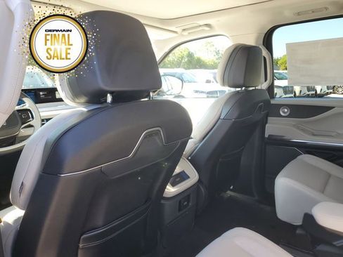 New 2025 Lincoln Navigator Reserve image 18