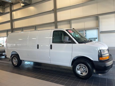 Used 2025 Chevrolet Express 3500 Extended w/ Driver Convenience Package RWD image 8